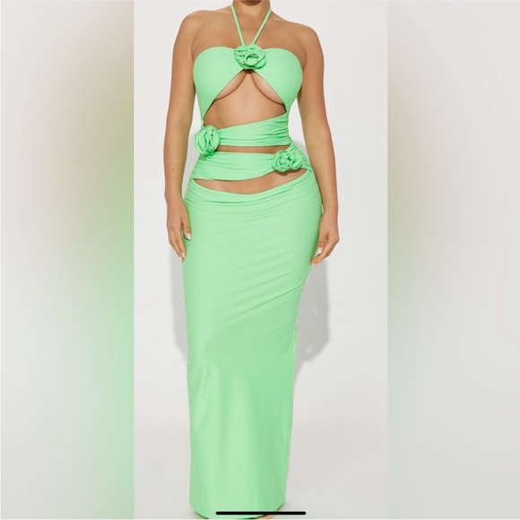 Chic Cutout Maxi Dress in Light Green - Picture 1 of 2